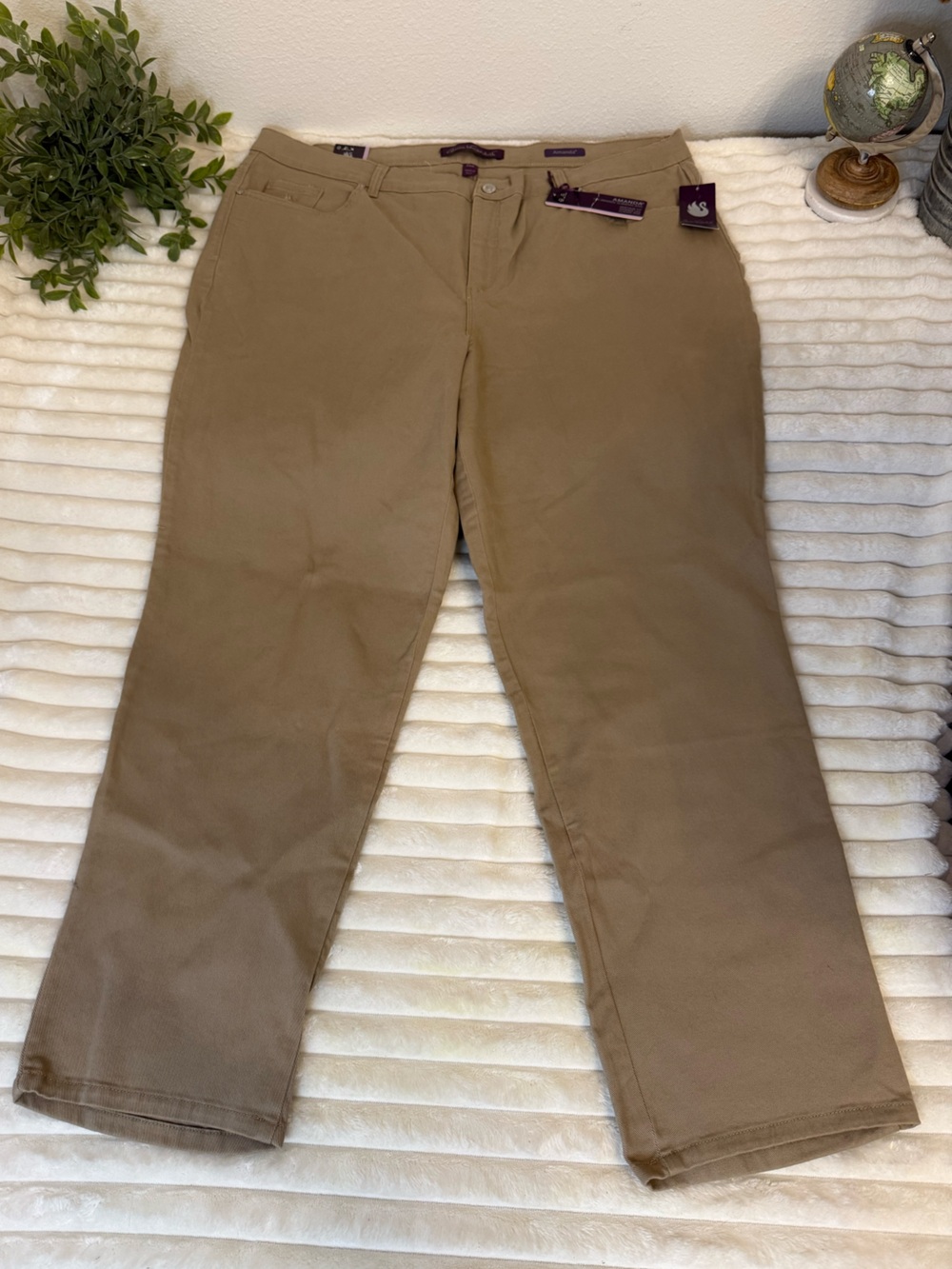Gloria Vanderbilt tapered leg slimming Jean size 22W